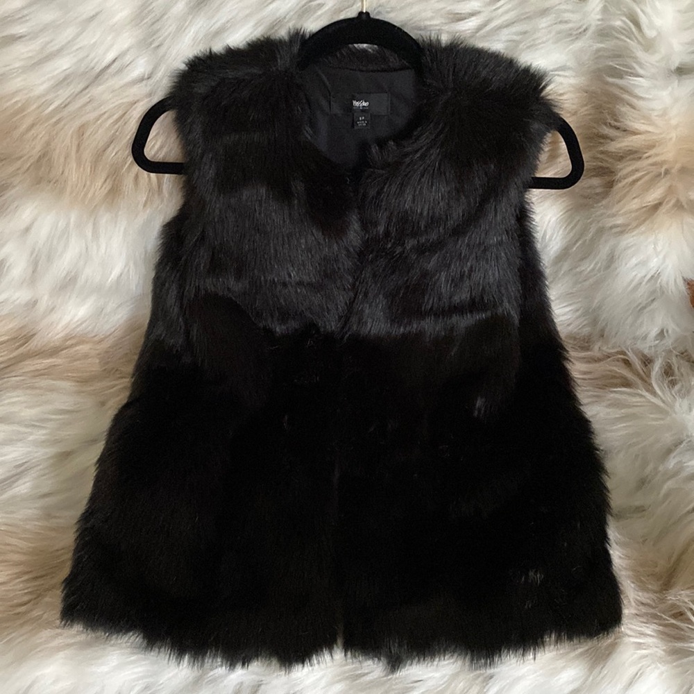 Mossimo black faux fur vest S